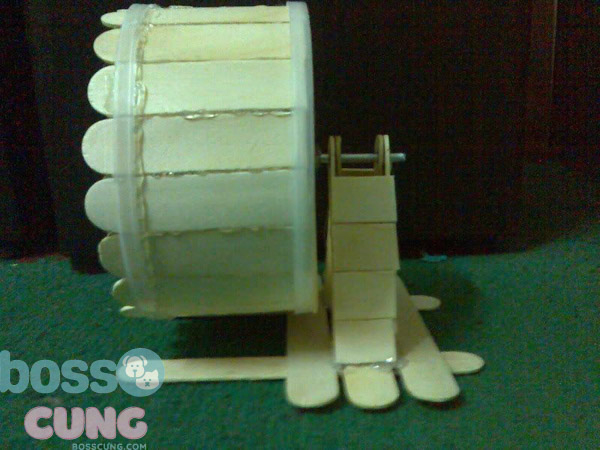 Một bánh xe handmade cho chuột hamster đã ra đời